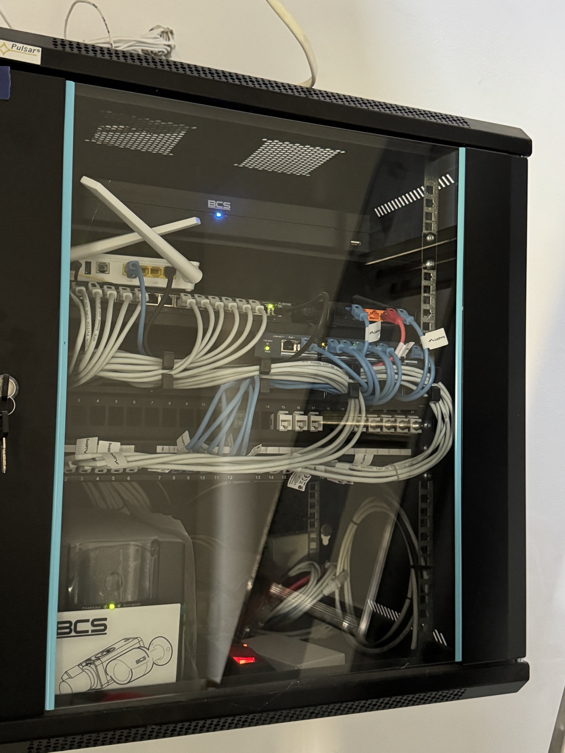 System alarmowy i szafa teletechniczna